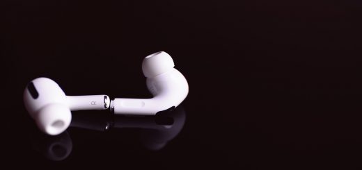 Airpods Earbuds Music Sound Audio  - arrayheart / Pixabay