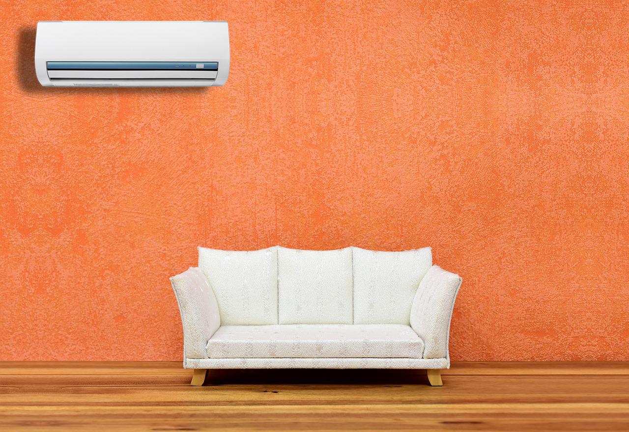 Living Room Couch Air Conditioner  - Tumisu / Pixabay