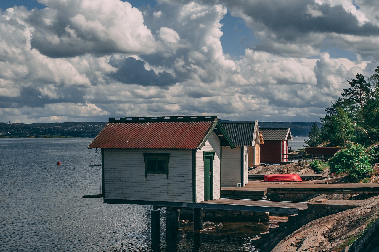 Log Cabins Nature Fjords Garden  - AmadoriMattiaLandscapes / Pixabay