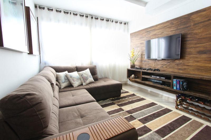 Luggage Sofa Home Apartment Tv - andremergulhaum / Pixabay