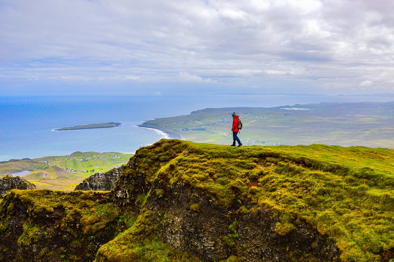 Man Hiking Island Mountains Alpine  - nikolaus_bader / Pixabay