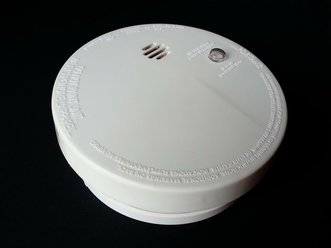 Smoke Detector Fire Alarm Burning  - PublicDomainPictures / Pixabay
