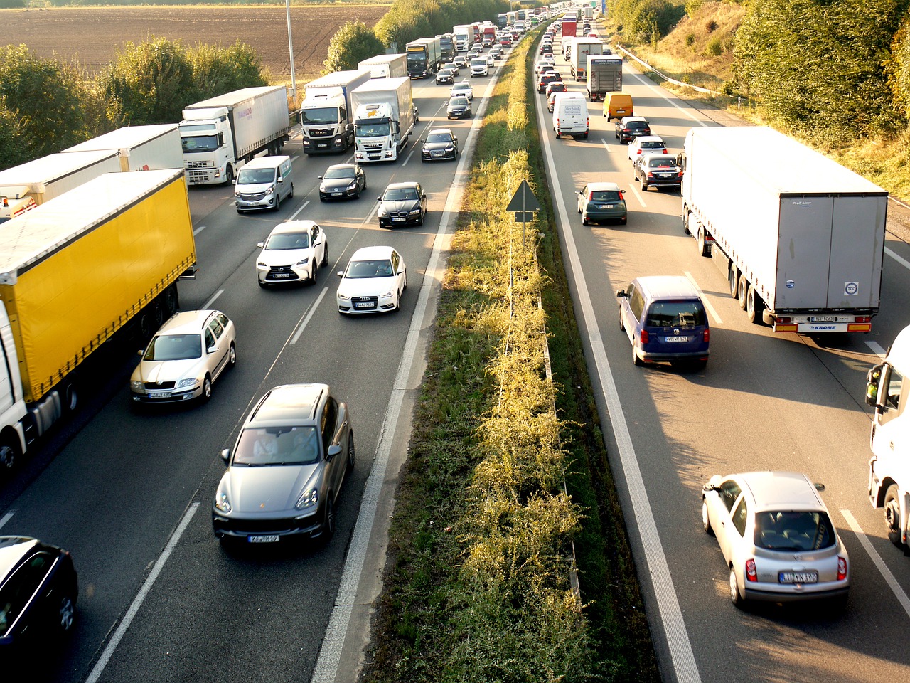 Traffic Jam Highway  - MonikaP / Pixabay