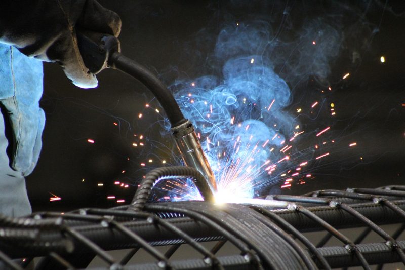 Welding Production Factory Welder - TA_t / Pixabay